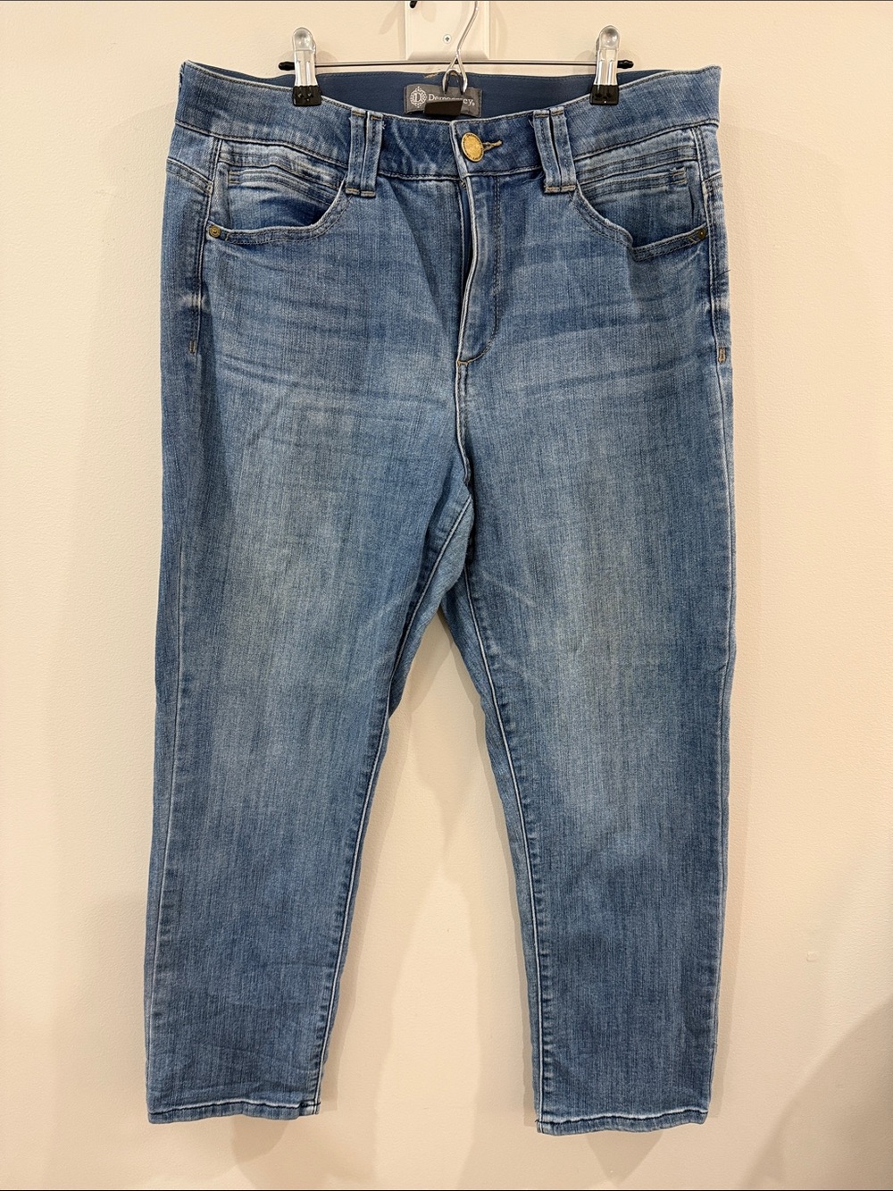 Democracy Women Straight Leg Jeans in Light Blue Wash